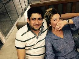 La un an de când a divorţat de interpreta adriana ochişanu, cu care a avut o căsnicie de 17 ani, corneliu, fiul lăutarului nicolae botgros, se pare că este din nou îndrăgostit. DupÄƒ CortinÄƒ Cu Cea Mai Sexy Femeie Din 2018 Sanda È›urcan AflÄƒ In Ce RelaÈ›ii Este Cu Corneliu Botgros Dar È™i Cum A Trecut Peste DivorÈ›ul De Acum 9 Ani Video Ea Md