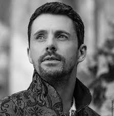 Early start today, and I have to defrost the car windows! Grrr, winter!  Another Lucky Dip for you. This time in my favourite (obssesive) black and  white! Enjoy your day.💕