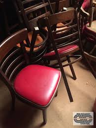 Mobilier coulomb met au service des professionnels du var et de la région paca son expertise et son savoir faire pour aménager et décorer votre terrasse. Mobilier Chr Lot De 34 Chaises Restaurant Occasion Vendu