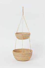Hangekorb Aus Rattan Hellbeige Home All H M De Hanging Baskets Kitchen Hanging Baskets Basket Lighting