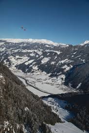 Demnach war die gondel westlich des lago maggiore in der region piemont in die tiefe gestürzt. Der Herr Der Harakiri Betriebsleiter Am Penken In Mayrhofen