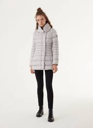 Caldissimi, purissimi, morbidissimi puffer coat floreali, giacconi sky style, trapuntati extra long e down jacket dall'appeal sartoriale. Colmar Piumini E Giubbotti Donna Inverno 2020 2021