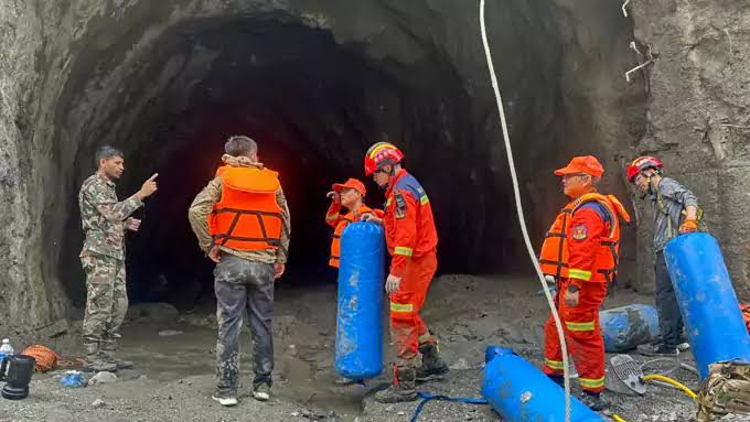 Nepal: ఆ సొరంగం నుంచి మనుషుల మాటలు.. 9 రోజుల తర్వాత సజీవంగా బయటకు.. | 2- rescued-from-nepal-tunnel-nine-days-after-monster-floods-more-voices-heard
