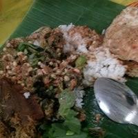 Nasi pecel mbok sarti di utara pasar sumberayu, kecamatan muncar, banyuwangi ini punya ciri khas kuat. Nasi Pecel Mbok Wo Madiun Jawa Timur