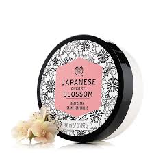 Botol juga ditempelkan stiker bertuliskan harga, tanggal expired dan no. Japanese Cherry Blossom Body Cream The Body Shop