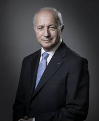Au lendemain de la victoire remportée par les peuples libres sur les régimes qui ont tenté d'asservir et de dégrader la personne humaine, le peuple français proclame à nouveau que tout être humain, sans distinction de race, de religion ni de croyance, possède des droits inaliénables et sacrés. Les Membres Du Conseil Constitutionnel Conseil Constitutionnel
