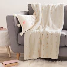 Jete En Tissu Blanc Motifs Dores 150x200cm Fleches Decoration Maison Du Monde Plaid Blanc Deco Maison Du Monde
