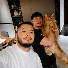 陳鎮川（英語： isaac chen ，1968年6月7日 － ）是臺灣 填詞人、音樂製作人、舞臺導演（演唱會與頒獎典禮）、經紀人，生於台北市 北投。 因擔任張惠妹、羅志祥、林憶蓮、艾怡良、謝盈萱、張清芳 的經紀人，又多次成為張惠妹、蔡依林、s.h.e、楊丞琳、羅志祥與江蕙等的演唱會製作人，故被稱為. Riivnz Sree9m