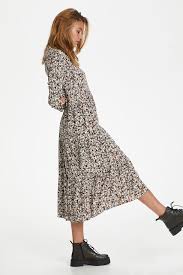 But the town has plenty for everyone. Saint Tropez Kleid Blue Deep Flower Bed Shoppen Sie Blue Deep Flower Bed Kleid Ab Gr
