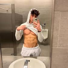 Tristan Diaz le célèbre Tiktoker et Instagramer nu ! — Minets Gays