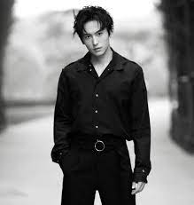 2534) เป็นนักแสดงและนักร้องชาวจีน บทบาทสำคัญครั้งแรกของเขาคือ wei ying ในละครอิงประวัติศาสตร์จีน. Hourly Zhang Zhehan On Twitter Zhangzhehan X Bvlgari