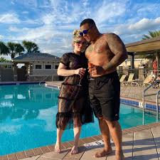 He'd finally gotten his shot and made the most of it. Deportes 24 7 Socialsports Yermin Mercedes Y Su Esposa Facebook