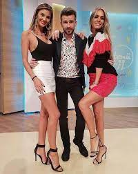 Urmareste prietenii de la 11 cu florin ristei, diana munteanu si ramona olaru, de pe orice dispozitiv conectat la internet. Facebook