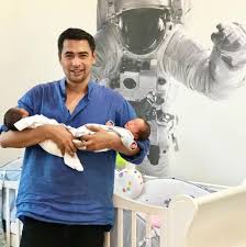 Check out this biography to know about his childhood, family life, achievements and fun facts about him. Dr Sheikh Muszaphar Beri Nama Anak Sheikh Adam Sheikh Noah Media Hiburan