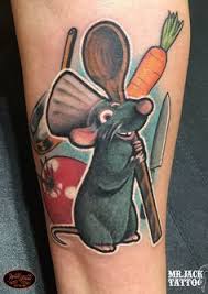 El cuchillo grande, llamado cuchillo de chef o cuchillo francés, tiene una hoja de unos veinte centímetros y el filo redondeado. 32 Ideas De Cuchillo Chef Tatuaje De Chef Tatuajes De Cocineros Tatuaje De Cuchillo