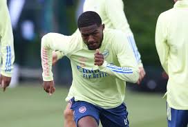 He signed his first professional contract with arsenal on 24 october 2014. Ainsley Maitland Niles Nimmt Seine Arsenal Karriere Vorbei Sein Konnte Unter Mikel Arteta Aktuelle Boulevard Nachrichten Und Fotogalerien Zu Stars Sternchen