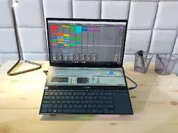 Yakni prosesor intel core i5 dan intel core i7. Asus Zenbook Pro Duo Dan Zenbook Duo Dirilis Untuk Profesional Tekno Tempo Co