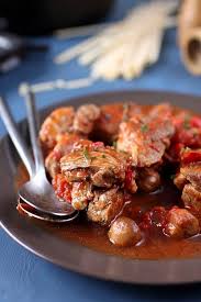 Saute De Dinde A La Tomate Et Aux Champignons Chefnini Recette Recette Saute De Dinde Saute De Dinde Recette Dinde
