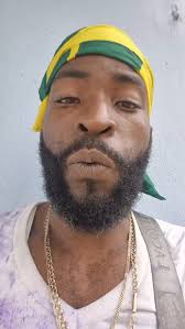 Riot Rose made his debut today with his family! We know some man heart  burning a little extra today seeing #Rihanna with her newborn so we  sympathize 😭 SWIPE for more images