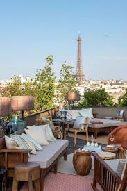 Une Des Terrasses De L Hotel Avec Vue Sur La Tour Eiffel Hotel Design Hotel Terrasse Hotel