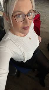 Morning everyone ! How are you ? Can anyone point me in the direction of a  company who prints these suit carriers and also these type of soft cotton