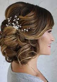 Indeed one of the most amazing and dashing hairstyles of all the time for the mother of bride is the one we are just talking about. 15 Beautiful Hairstyles For Mother Of The Bride 2021