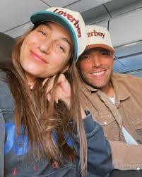 Nicole Merryman's Instagram, Twitter & Facebook