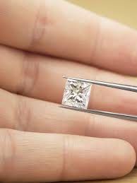 Carat is actually just the weight of the diamond so remember just because it is a higher carat doesn't necesarrily mean it is visually bigger and jewelry. 2 Carat And 3 Carat Diamond Rings Comparing Diamond Sizes Prices