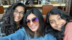 Sushmita Sen says absence of a dad never created imbalance in her  daughters' lives: 'You don't miss what you never had' | Bollywood -  Hindustan Times