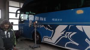 Pe lângă cel mai frumos echipament din românia, mititelu senior a dorit mereu să aibă și cel mai tare autocar din țară. Autocar Universitatea Craiova Car Fashion