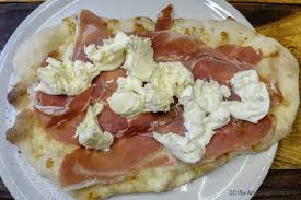 *{{ 'presentation_images_warning' | translate }}. Pinsa Prosciutto Crudo E Mozzarella Di Bufala Fresca Arvolo Ristorante Pizzeria