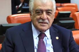 K.Çekmece İstanbul Vali'miz Sayın Davut Gül'ün himayelerinde düzenlenen  T.C. İstanbul Valiliği K.Çekmece Kitap Fuarı'na İstanbul milletvekilimiz ve  Adalet Komisyonu Başkanımız Sayın Prof. Dr. Cüneyt Yüksel, K.Çekmece İlçe  Başkanımız Emin Kaan Kaya ve