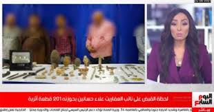 ألقت أجهزة الأمن بوزارة الداخلية القبض علي النائب السابق علاء حسانين، الشهير بـ نائب الجن والعفاريت ، لتزعمه تشكيلًا عصابيًا للتنقيب عن الآثار، وتهريبها، مستخدمًا الدجل. Ltk7bwbt8wlyum