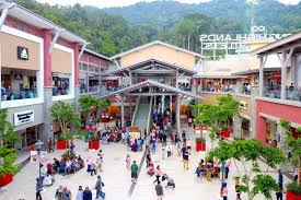 Shopping in skyavenue, genting highlands, malaysia. Genting Highlands
