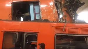 Choque de trenes desata el pánico en estación del metro de cdmx video. Retiran Trenes Del Accidente En Estacion Tacubaya De Cdmx El Siglo De Torreon
