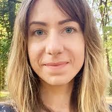 Kari Kay's Instagram, Twitter & Facebook