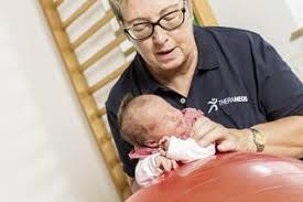 Spende von Mainz-Torwart Leon Hoffmann: Fußbälle für den FC Viktoria Neupotz