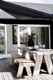 Rustikaler Holztisch In Garten Garten Holztisch Rustikaler Altmodische Hauser Terrasse Inspiration Dekor