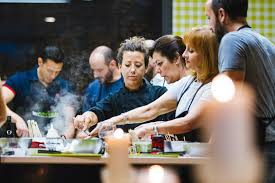 Team building thailand | teambuilding.co.th have over 30 combined years corporate team building experience, across 3 continents, and 15 different countries. Cooking Team Building Actividades Para Empresas El Salon By Bcnkitchen