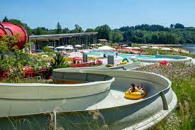 l espace exterieur de la piscine du lac de saint pardoux c jean christophe dupuy piscine espace exterieur site touristique