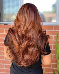 I capelli color cannella sono sempre attuali e belli da vedere. Tendenze Colore Capelli Autunno 2021 Cinnamon Spicy Cannella Speziata