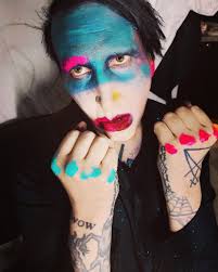 This is the marilyn manson without makeup photo clicked when he was outdoor. Marilyn Manson On Twitter I Like To Get In Fights With Makeup Then We Make Up After