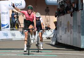 Demi vollering won the sprint to win la course by le tour de france, benefitting from the formidable talents of her sd worx teammates throughout the race. Demi Vollering Wins Giro Dell Emilia Donne Cyclingnews Women Cyclists Giro Cyclist
