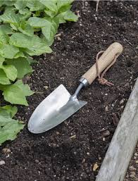 Wooden Hawkesbury Garden Hand Trowel In A Flowerbed Click To Purchase Garden Trading In 2020 Hand Trowel Garden Tools Trowel