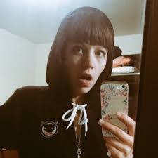 Annie Weeks's Instagram, Twitter & Facebook