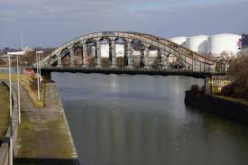 The new structure permitted the replacement of several locks and to stabilize the course of the meuse. Monsin Island Railroad Bridge Liege Structurae