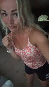 4:e gången jag springer milen i livet och har haft som mål att klara 60 min  och ikväll gick det! Känner mig Såå nöjd med mig själv! Vissa km flög jag  fram,