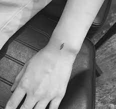 17 Perfectly Minimal And Unique Tattoos By Hollywood Artist Jon Boy Tattoo Dovme Stil