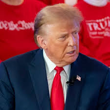 הוא חוזר חזק יותר דונלד טראמפ: אם אתם שונאים את אמריקה אם אתם רוצים לבטל את  ישראל אם אתם מזדהים עם הג'יהדיסטים אז אנחנו לא רוצים אתכם במדינה שלנו  ואנחנו לא מתכוננים