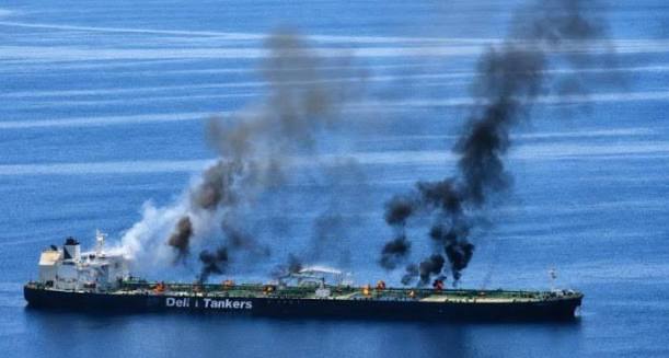 🚨 Fuerzas hutíes atacan dos petroleros saudíes en el mar Rojo Las fuerzas hutíes de Yemen afirmaron haber atacado dos petroleros saudíes en el mar Rojo que, según el grupo, no acataron